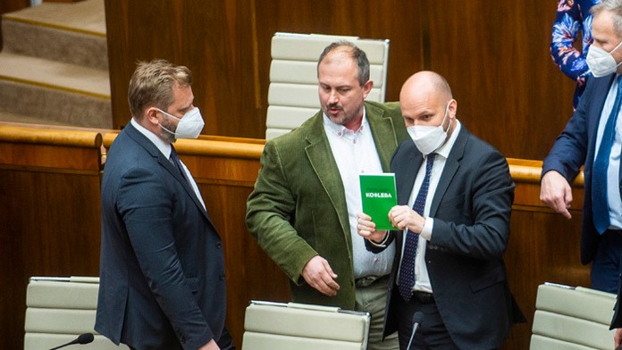 Juraj Krúpa, Marian Kotleba a minister obrany Jaroslav Naď.