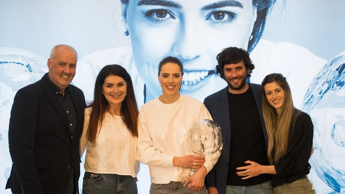 Petra Vlhová, zľava rodičia Igor Vlha a Zuzana Vlhová, druhý sprava brat Boris Vlha s priateľkou Simonou Jágerskou.
