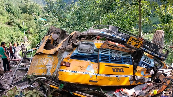 Obrovská tragédia v Indii: Po páde autobusu do rokliny zahynulo 16 ľudí vrátane detí