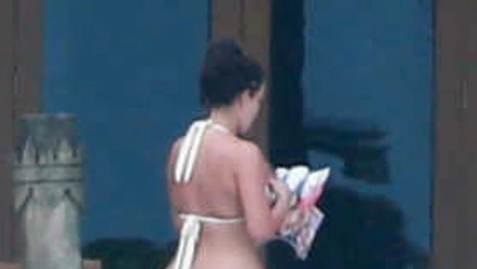 Kim Kardashian ukázala postavu v bikinách