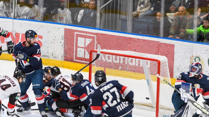 Extraliga: Poprad si na historickú bodku ešte počká, Lackov životný duel. Bystrici vyšla hra bez brankára