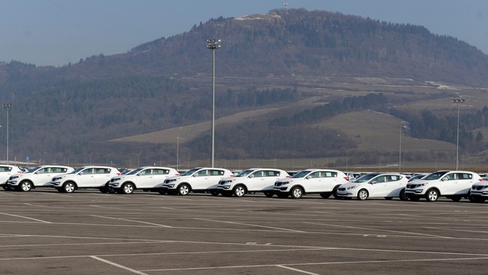 a snímke nové vozidlá z automobilky Kia Motors Slovakia