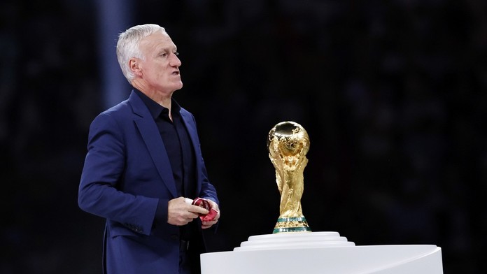 S Francúzskom dokázal to, čo nik iný. Deschamps zostáva lodivodom reprezentácie