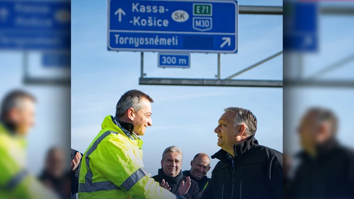 Viktor Orbán pri otváraní novej diaľnice.