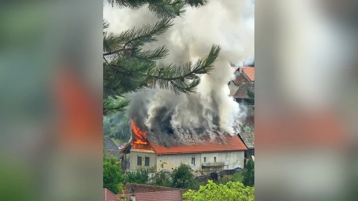 Rodinný dom na Liptove po zásahu bleskom.