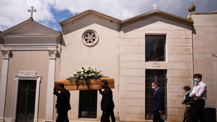 Premiér Igor Matovič a člen permanentného krízového štábu Robert Mistrík.