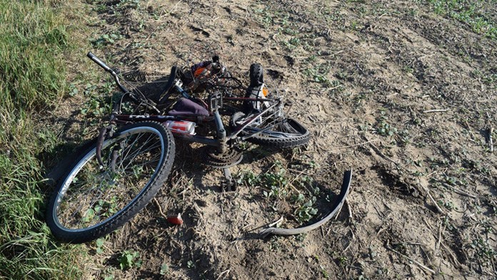 Cyklista neprežil zrážku s autobusom.