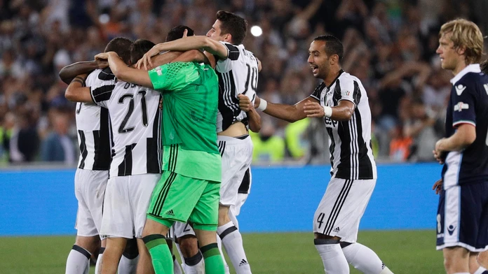 Hráči Juventusu sa zešia z triumfu vo finále Talianskeho pohára proti Laziu Rím.