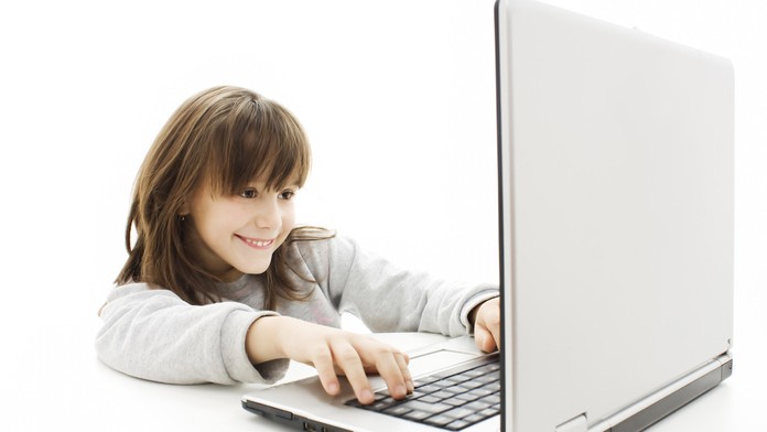 Dieťa za laptopom