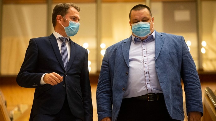 Britský minister zdravotníctva Matt Hancock počas prejavu na otvorení nemocnice NHS Nightingale v Londýne..jpg