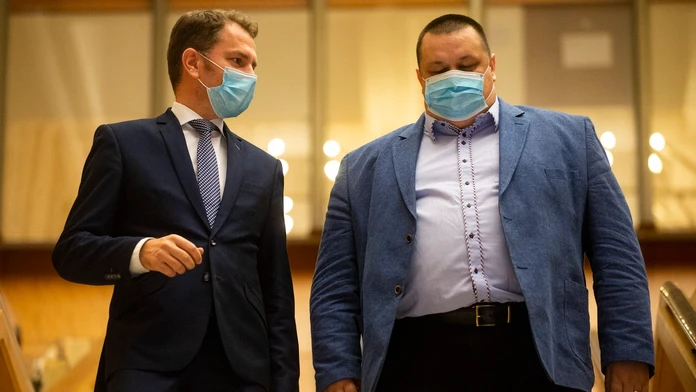 Britský minister zdravotníctva Matt Hancock počas prejavu na otvorení nemocnice NHS Nightingale v Londýne..jpg