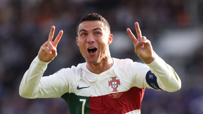 Luxembursko prekvapilo, Portugalcov spasil CR7. Belgicko bez problémov, Poliaci zakopli