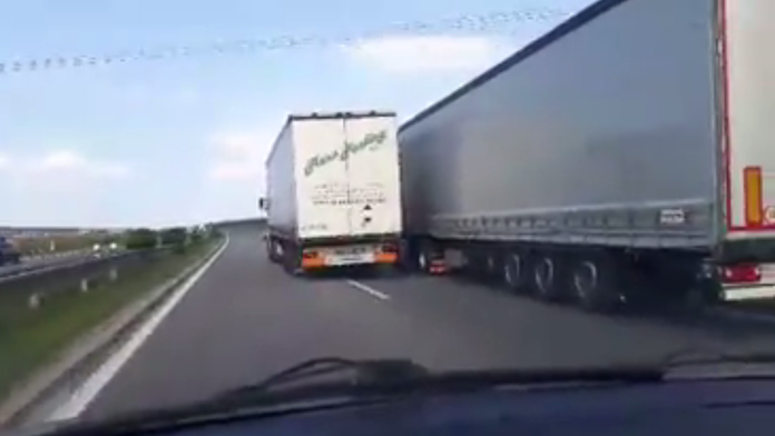 Prebiehanie kamiónov pri Stupave.