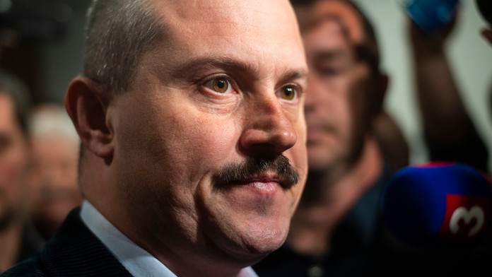 Zľava Jonathan Bernier, Mike Green a Danny DeKeyser z Detroitu oslavujú triumf nad Montrealom.