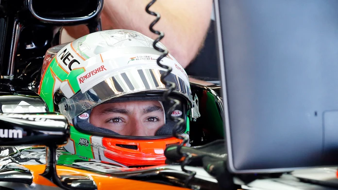 Sergio Perez v kokpite stajne Force India v rámci F1.