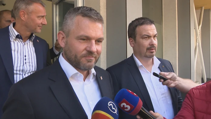 Nathan MacKinnon z Colorada v príprave proti Dallasu.