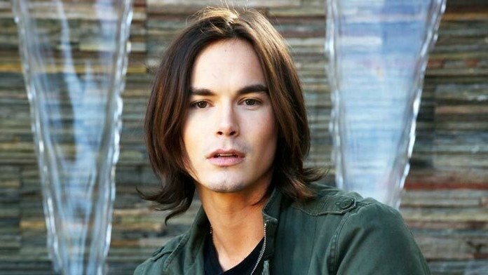 Roztomilé mrchy - Caleb (Tyler Blackburn)