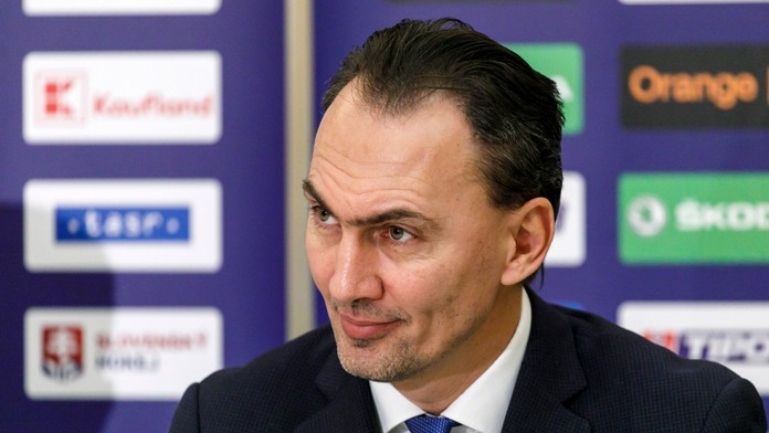 Slováci absolvujú v príprave osem zápasov. Začnú proti tradičnému súperovi