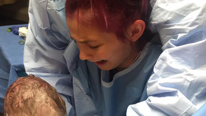 Len 12-ročné dievča asistovalo pri pôrode svojho bračeka