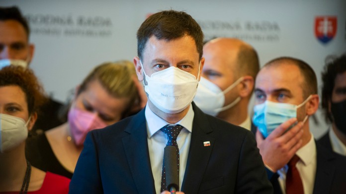 Premiér Eduard Heger.