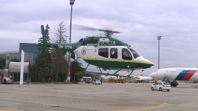 Premiér využíva na presuny aj policajný vrtuľník.