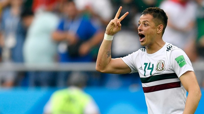 Chicharito sa postaral o druhý gól Mexika.