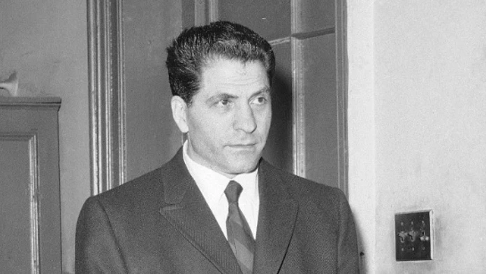 Franzeseho odsúdili v roku 1967 za bankovú lúpež na 50 rokov odňatia slobody nepodmienečne.