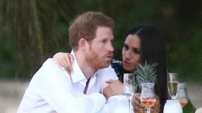 V britskej kráľovskej rodine sa schyľuje k svadbe. Alžbeta II. povolila Harrymu zásnuby
