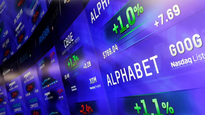 Na elektronickej tabuli ceny akcií spoločnosti Alphabet 