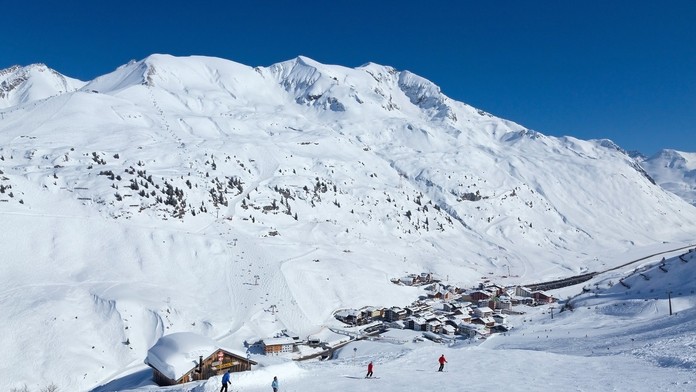 Rakúsko: Po páde lavíny sú nezvestní dvaja ľudia - menej, než sa úrady obávali