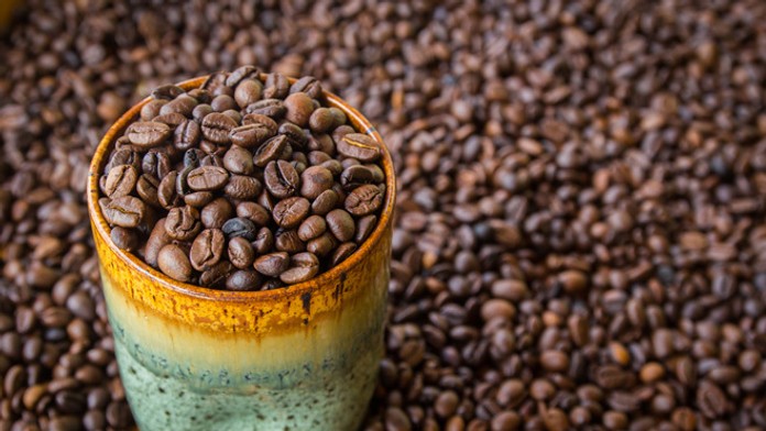 Kávové zrná - ilustračná snímka.
