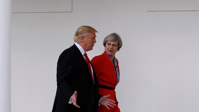 Americký prezident Donald Trump a britská premiérka Theresa Mayová.