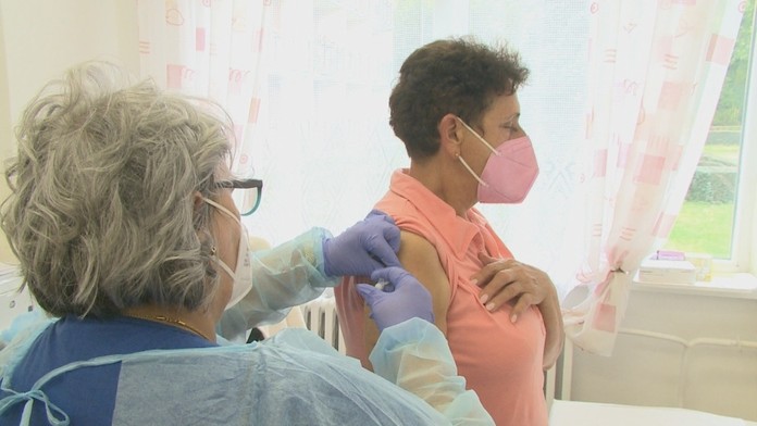 Na východe začali s tzv. doplnkovým očkovaním ľudí.