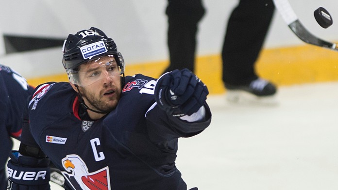 Na snímke Andrej Meszároš (Slovan) v zápase hokejovej KHL Slovan Bratislava - Torpedo Nižnij Novgoro.