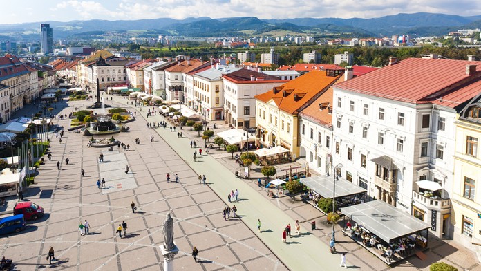 Letecký pohľad na Námestie SNP v Banskej Bystrici.
