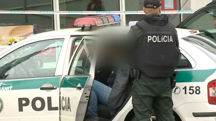 Zena prepadla banku s vybusninou.