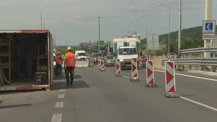 Poučili sa z vlaňajšieho fiaska? Oprava mosta na diaľnici D2 tentoraz kolaps dopravy v Bratislave nevyvolala