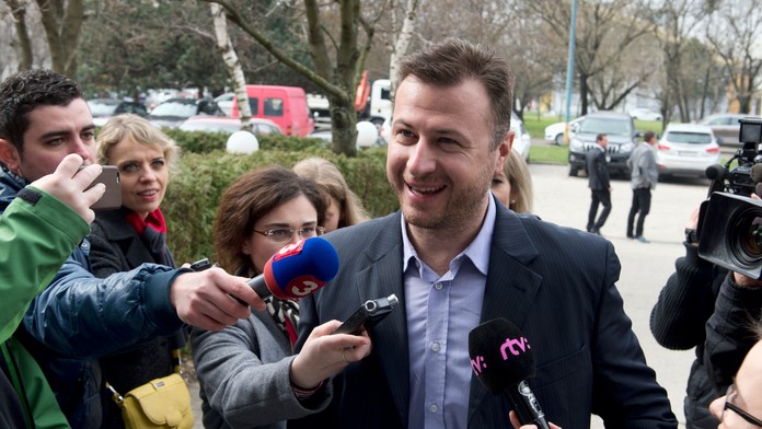 Člen predsedníctva strany Most-Híd Gábor Gál prichádza na zasadnutie republikovej rady.