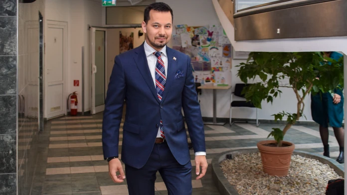Šeliga verí, že vyššie platy vo verejnej správe doriešia do septembra