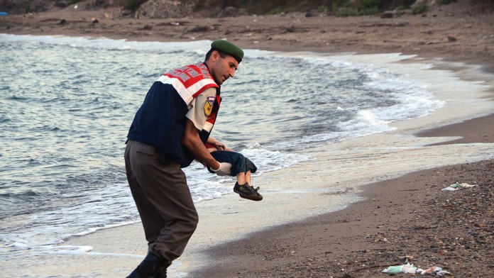 Telo mŕtveho chlapca našli na pláži v tureckom meste Bodrum
