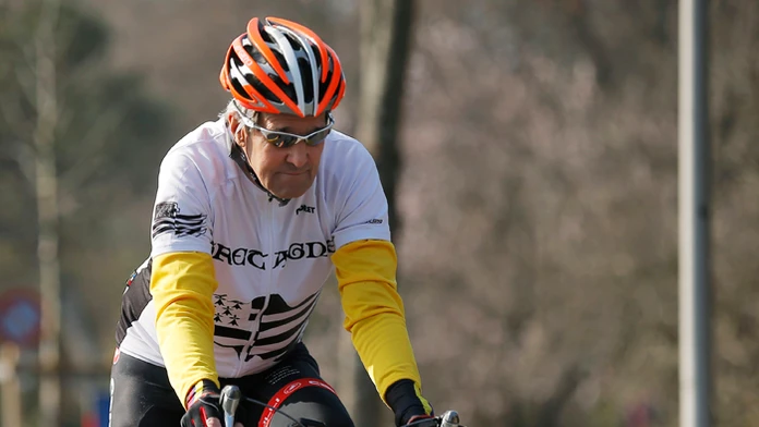 Na archívnej snímke z 18. marca 2015 je šéf americkej diplomacie John Kerry pri Ženevskom jazere. 