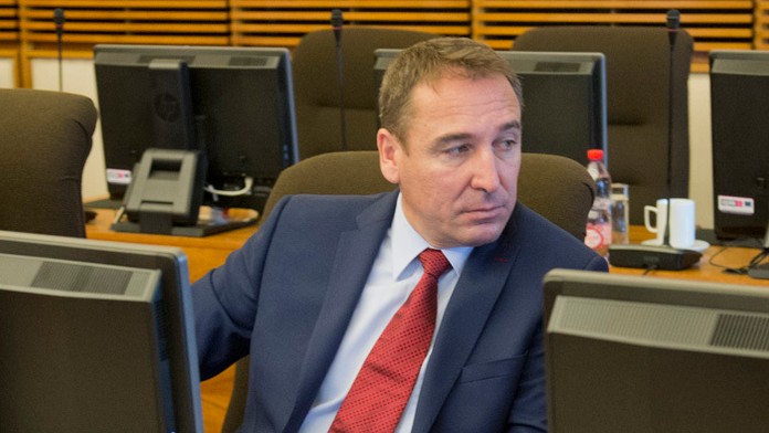 Minister dopravy, výstavby a regionálneho rozvoja Roman Brecely.