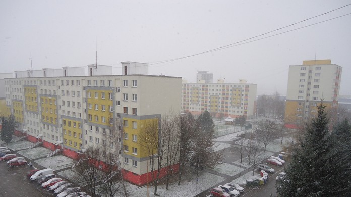 Zasnežené sídlosko Solinka v Žiline