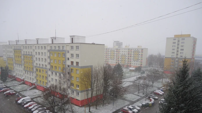 Zasnežené sídlosko Solinka v Žiline