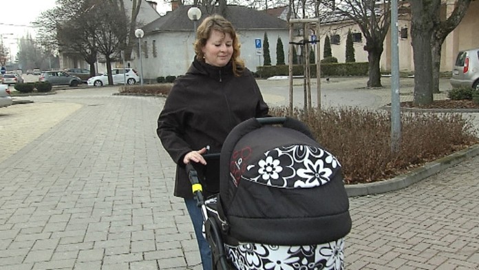 Lenka, Jehovov svedok.