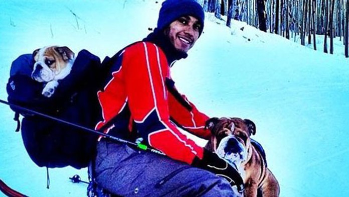Lewis Hamilton sa vybral na bežky a s fotkami sa pochválil na sociálnej sieti