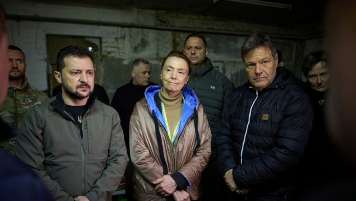 Zelenskyj Putinovi želá, aby strávil zvyšok života v pivnici s vedrom namiesto záchoda