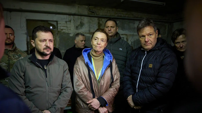 Zelenskyj Putinovi želá, aby strávil zvyšok života v pivnici s vedrom namiesto záchoda