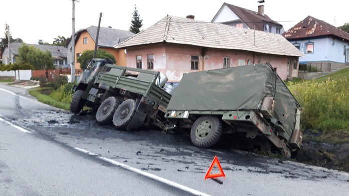 Havária amerického vojenského vozidla.