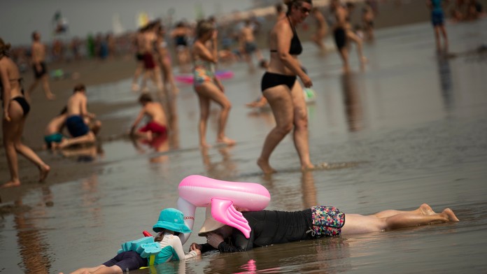 Kat Dennings s kratšími vlasmi